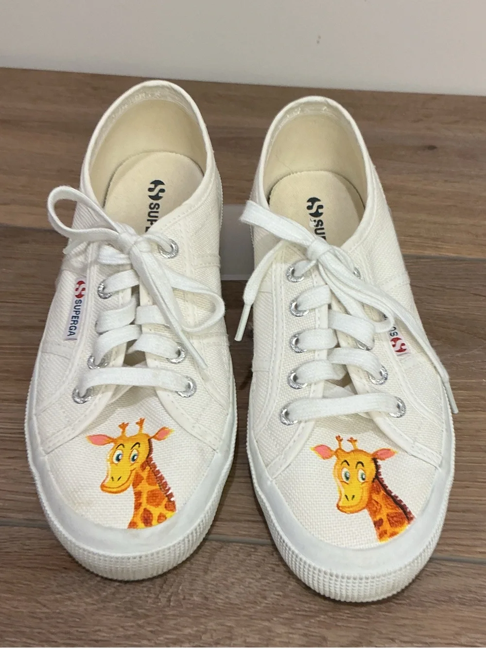 Superga Womens white Canvas Sneakers with Hand painted Giraffe, size 7.5